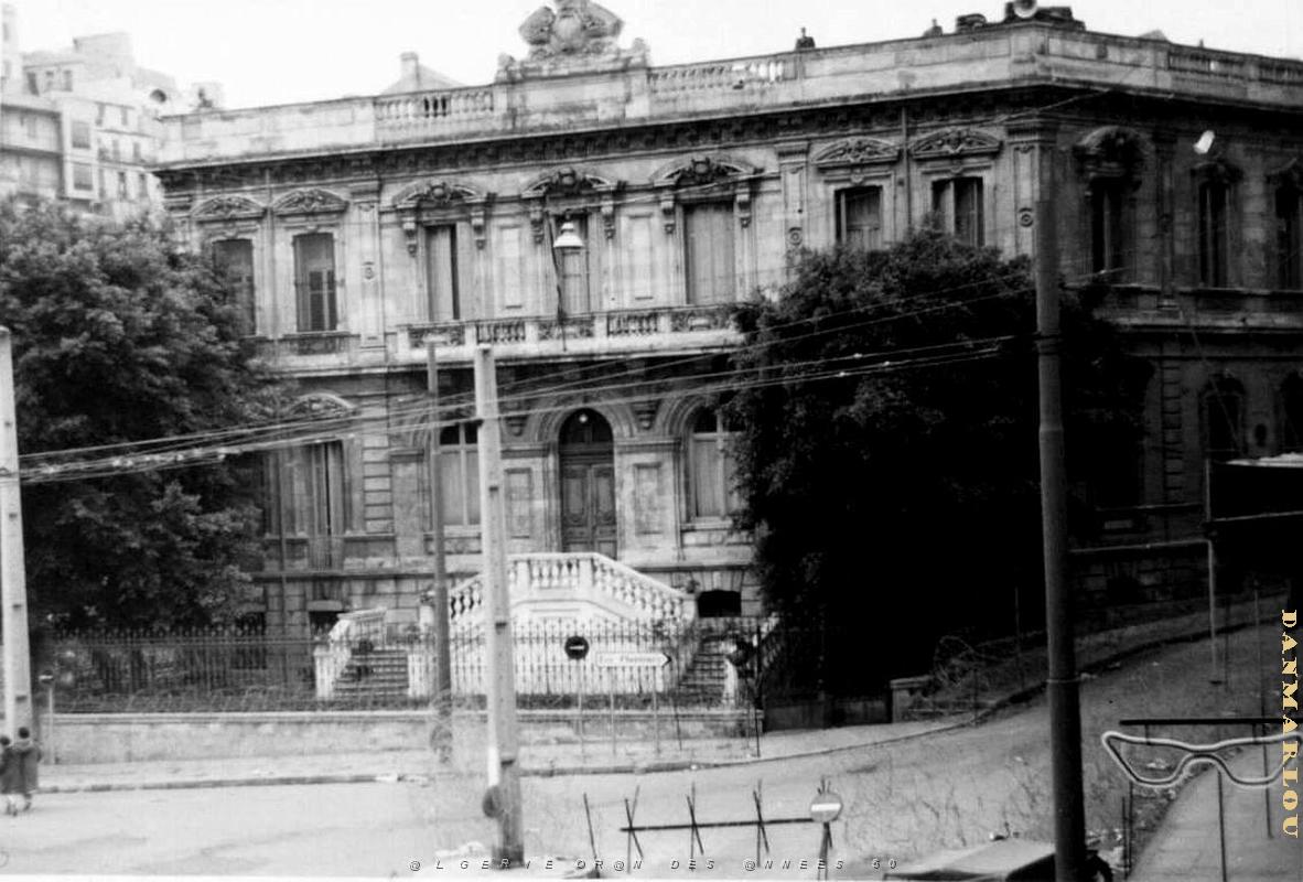 MH b- 088- Place Kleber et prefecture- Barbeles.JPG